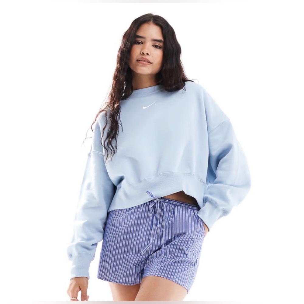 Nike Phoenix Fleece Oversized Cropped Sweatshirt. Light blue. Small.